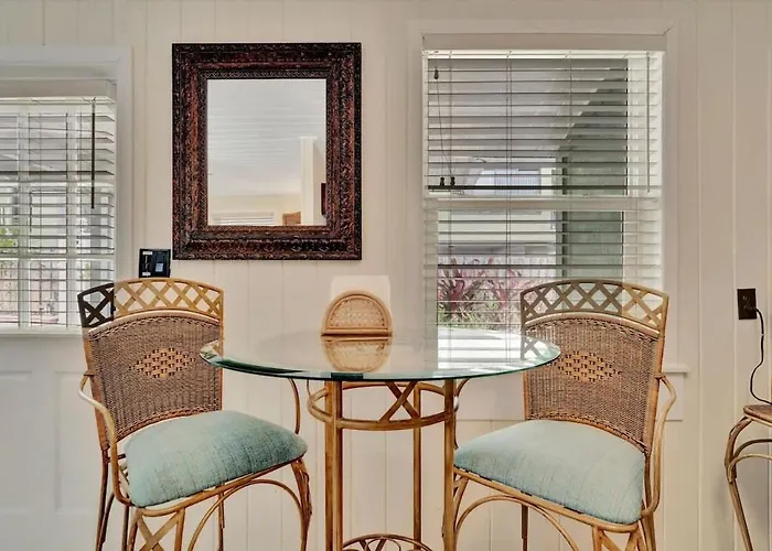 Apartment Stones Throw Beachside #2 At The
