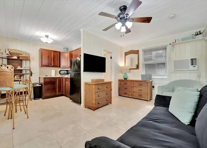 Apartment Stones Throw Beachside #2 At The *